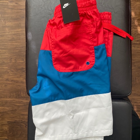 Men's Woven Shorts
Nike Sportswear City Edition - Picture 3 of 3